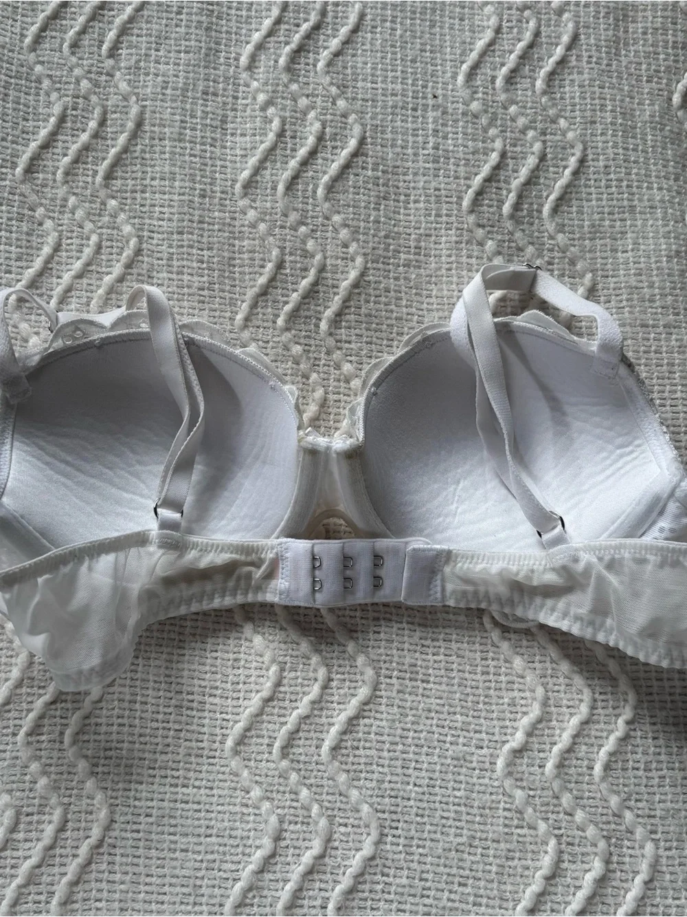 VS Lace Bra - Picture 2 of 3